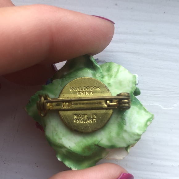 Floral brooch Made in England - Picture 3 of 4
